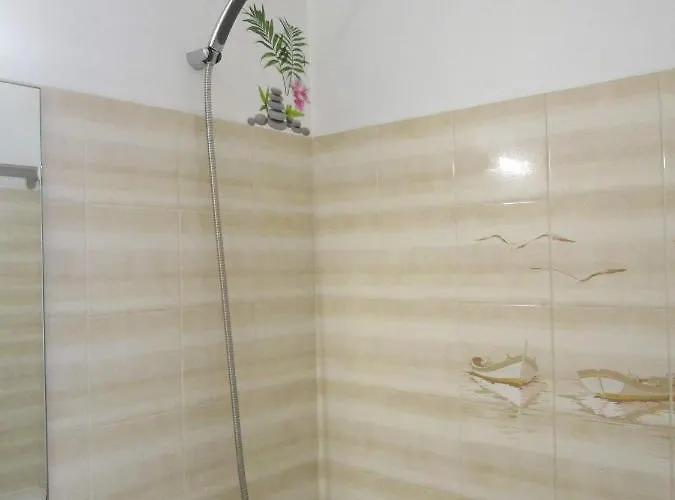 Maison Avec Piscine Commune A 800m De La Nyaraló