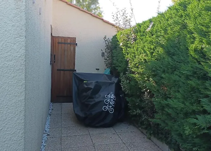 Maison Avec Piscine Commune A 800m De La *