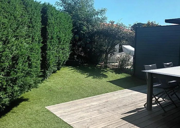 Casa vacanze Maison Avec Piscine Commune à 800m De La