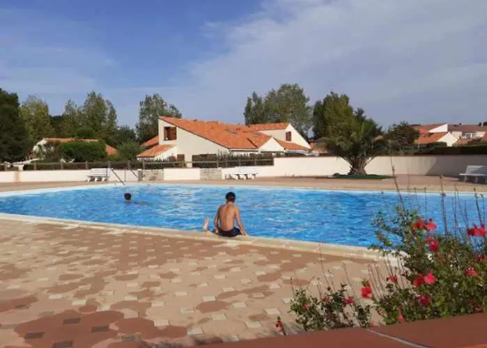 Maison Avec Piscine Commune à 800m De La * Brem-Sur-Mer